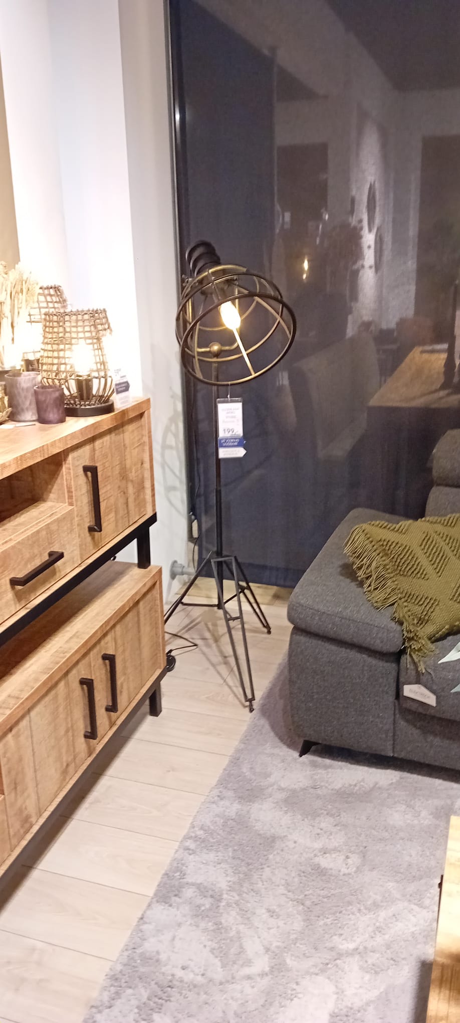 Apiro 1862116 vloerlamp antiek zwart